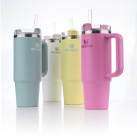Термокружка Quencher H2.0 Flowstate, 890 мл, STANLEY, США_00819370042540046779.jpg