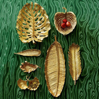 Блюдо «Лист банана», 70 х 24 х 8,3 см, нержавеющая сталь, золотистый, серия New Leaves, MICHAEL ARAM, США_00802020038942439559.jpg