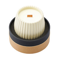 Свеча ароматическая с деревянным фитилём Nutmeg, Leather & Vanilla, 60 часов, бежевый, серия Edge, TKANO, Россия_00814810050226962728.jpg