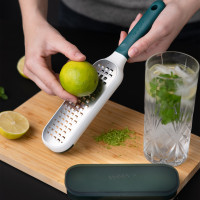 Терка средняя с ручкой, с контейнером, 27,5 см, темно-зеленая, серия Kitchen Tools, TREBONN, Италия_00816360038901496215.jpg