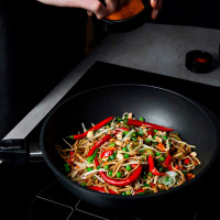 Вок со съемной ручкой, диаметр 26 см, высота 11 см, объем 1,5 л, литой алюминий с антипригарным покрытием, толщина дна 10 мм, серия Frying Pans, AMT, Германия_00806350045812736988.jpg