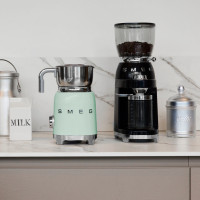 Вспениватель молока, 600 мл, нержавеющая сталь, пластик, зеленый, SMEG, Италия_00814490039248854329.jpg