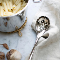 Ложка сервировочная с отверстиями 32 см, сталь 18/10, серия Signature, ROBERT WELCH, Великобритания_00818620052497429681.jpg