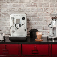 Кофемашина - эспрессо с капучинатором, нержавеющая сталь, пластик, черный матовый, SMEG, Италия_00817720048618949564.jpg