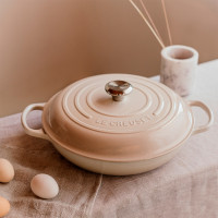 Сотейник с крышкой, 30 см, чугун, меренга, серия Meringue, LE CREUSET, Франция_00801960043059884957.jpg