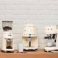 Кофемолка , литой алюминий, нержавеющая сталь, пластик, кремовый, SMEG, Италия_00814480075380192226.jpg