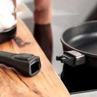 Алюминиевая сковорода с антипригарным покрытием, 26 см, съемная ручка, литой алюминий, серия Frying Pans, AMT, Германия_00806350047558538135.jpg