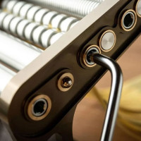 Машинка для приготовления пасты ручная Otello Heritage, алюминий, нержавеющая сталь, дерево, серия Classic, MARCATO, Италия_00821670064052892777.jpg