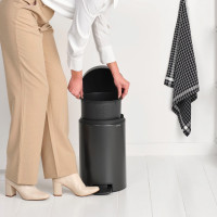 Контейнер для мусора с педалью, 12 л, нержавеющая сталь, графит, серия newIcon, BRABANTIA, Бельгия_00817970036104546891.jpg