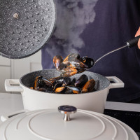 Кастрюля с крышкой , 2,5 л, 20 см, литой алюминий, кремовый, серия MasterClass, KITCHEN CRAFT, Великобритания_00817710055907499549.jpg