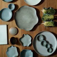 Тарелка закусочная с соусником Grey, 22.4 см, каменная керамика, серый, серия Isamu, ROOMERS TABLEWARE, Нидерланды_00816730048473971895.jpg