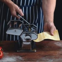Машинка для приготовления пасты Italian Deluxe, нержавеющая сталь, серия World of Flavours, KITCHEN CRAFT, Великобритания_00818600062512875906.jpg