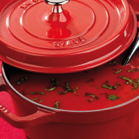 Кокот круглый, 3,8 л, 24 см, чугун, вишневый, серия La Cocotte, STAUB, Франция_00795640052006402790.jpg