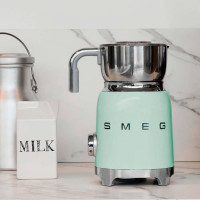 Вспениватель молока, 600 мл, нержавеющая сталь, пластик, зеленый, SMEG, Италия_00814490039253498194.jpg