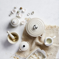 Кастрюля с крышкой, 6,7 л, 28 см, чугун, цвет: меренга, серия Meringue, LE CREUSET, Франция_00801960042305863359.jpg