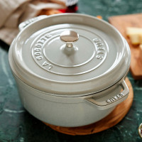 Кокот круглый, 2,2 л, 20 см, чугун, цвет: белый трюфель, серия La Cocotte, STAUB, Франция_00799450057323156169.jpg