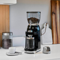 Кофемолка, литой алюминий, нержавеющая сталь, пластик, черный, SMEG, Италия_00814480075341618223.jpg