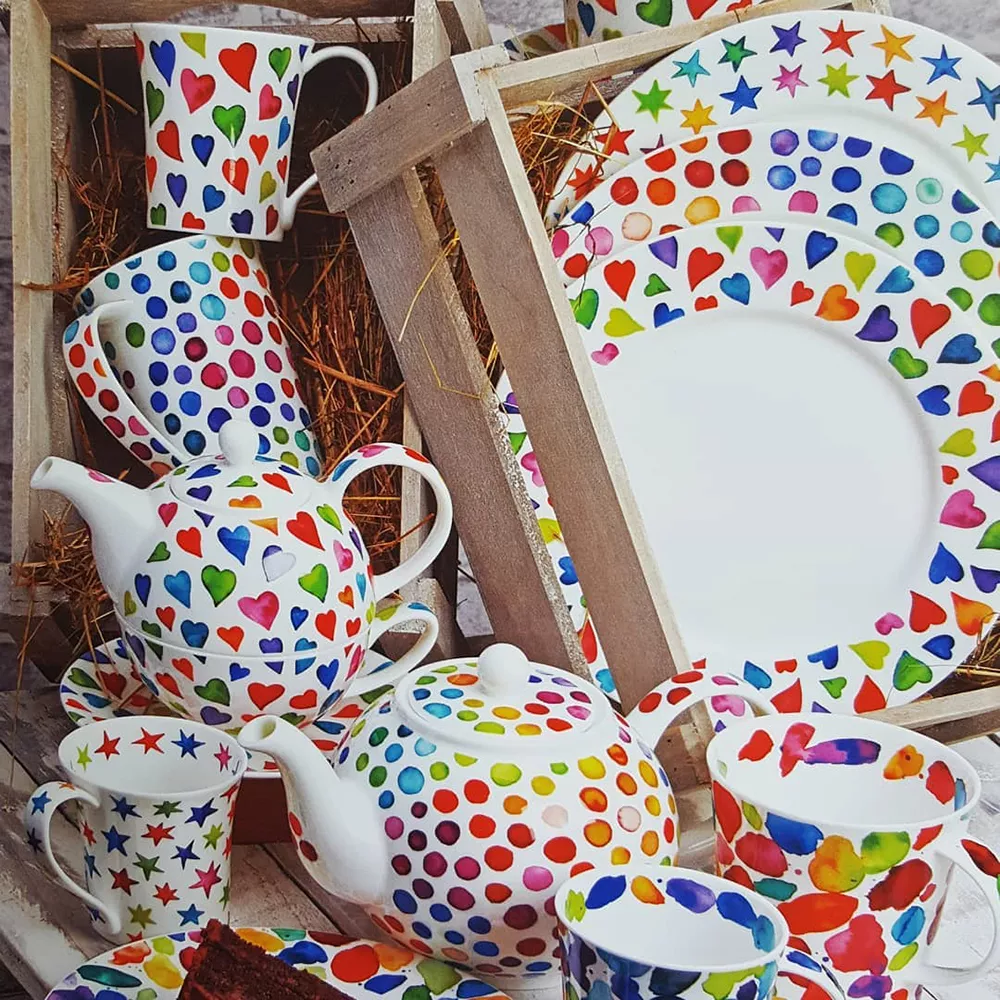 Флёра даминова роспись посуды. Керамика флера даминова. Украсим посуду. Декорирование посуды. Тарелка с орнаментом.