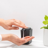 Дозатор для жидкого мыла, 200 мл, пластик, темно-серый, серия Sink Side, BRABANTIA, Бельгия_00802910048835086804.jpg