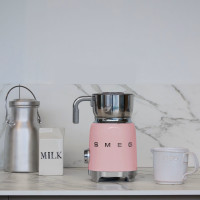 Вспениватель молока, 600 мл, нержавеющая сталь, пластик, розовый, SMEG, Италия_00814490039297391210.jpg