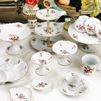 Ваза для фруктов на ножке, 23 см, фарфор, белый, декор, серия Полевой цветок, BERNADOTTE, Чехия_00819640052481838258.jpg