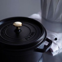 Кокот круглый, 3,8 л, 24 см, чугун, черный, серия La Cocotte, STAUB, Франция_00795640052330441738.jpg