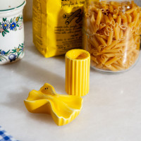 Набор из солонки и перечницы Farfalle & Macaroni, керамика, желтый, серия Dolce Vita, DOIY, Испания_00822830066370141007.jpg