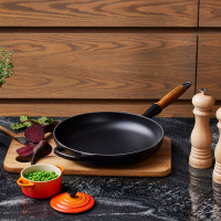Сковорода , 26 см, чугун, черный, серия Matte Black, LE CREUSET, Франция_00807420048902266756.jpg