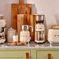 Кофемолка , литой алюминий, нержавеющая сталь, пластик, кремовый, SMEG, Италия_00814480075385748621.jpg