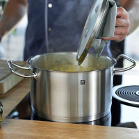 Кастрюля с крышкой, 2 л, 16 см, нержавеющая сталь 18/10, стальной, серия Pro, ZWILLING J.A. HENCKELS, Германия_00806630063792282151.jpg