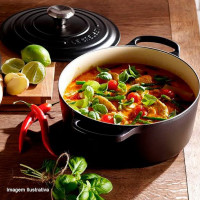 Кастрюля овальная, 6,3 л, черный, серия Black Onyx, LE CREUSET, Франция_00823640054965683766.jpg