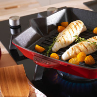 Чугунная сковорода-гриль с толстым рифленым дном квадратная, 30 х 30 см, вишневый, STAUB, Франция_00795650054455611587.jpg