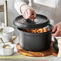 Кокот круглый, 4.7 л, 24 см, чугун, черный, серия La Cocotte, STAUB, Франция_00815120045811591335.jpg
