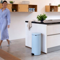 Контейнер для мусора с педалью, 30 л, нержавеющая сталь, светло-голубой, серия NewIcon, BRABANTIA, Бельгия_00817010065693263163.jpg