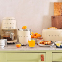 Соковыжималка для цитрусовых, нержавеющая сталь, тритан, кремовый, SMEG, Италия_00814480075591506344.jpg