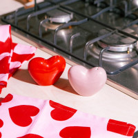 Набор из солонки и перечницы, 6 см, керамика, красный, розовый, серия Love, DOIY, Испания_00819740050130606436.jpg