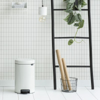 Контейнер для мусора с педалью, 12 л, нержавеющая сталь, белый, серия newIcon, BRABANTIA, Бельгия_00795950041881301648.jpg