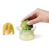 Соковыжималка для цитрусовых 2 в 1 Juicester Jr., пластик, желтый, серия Chef'n, KITCHEN CRAFT, Великобритания_00817710051655382606.jpg