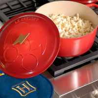 Кастрюля Harry Potter, 5,6 л, 26 см, чугун, вишня, серия Harry Potter, LE CREUSET, Франция_00806900060866727180.jpg