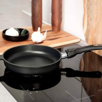 Алюминиевая сковорода с антипригарным покрытием, 26 см, съемная ручка, литой алюминий, серия Frying Pans, AMT, Германия_00806350047528809337.jpg