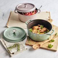 Кокот круглый, 3.8 л, 24 см, чугун, мятный, серия La Cocotte, STAUB, Франция_00815120046041011627.jpg