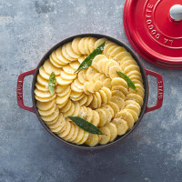 Кокот круглый, 4.7 л, 24 см, чугун, вишневый, серия La Cocotte, STAUB, Франция_00815120045873625886.jpg