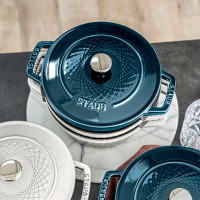 Кокот круглый, 4.25 л, 24 см, чугун, морская волна, серия La Cocotte, STAUB, Франция_00814360054794264861.jpg