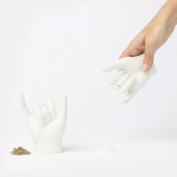 Набор из солонки и перечницы Pinky Swear, керамика, белый, серия Body, DOIY, Испания_00821710053503789779.jpg
