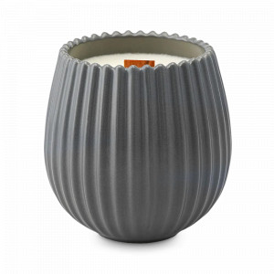 Свеча ароматическая с деревянным фитилём Spicy Snowflakes, 8 см, 60 часов, серый, серия Edge, TKANO, Россия, Свечи TKANO