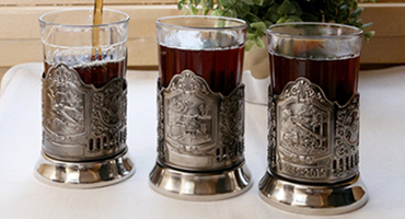 Чашки и подстаканники