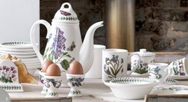 Наборы посуды и сервизы