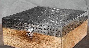 Шкатулки и банки